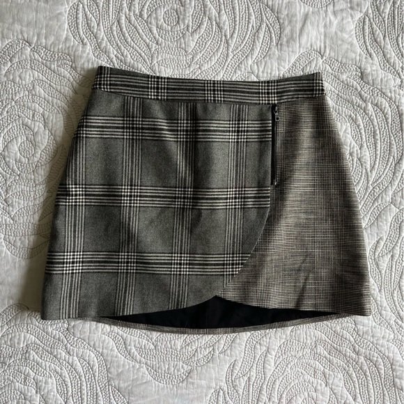NWT - Alice + Olivia - Lennon Plaid Overlap Mini Skirt In Grey Black - Picture 7 of 15